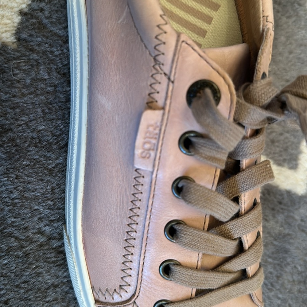 Taos Plim Soul Luxe leather sneakers, like new! Size 8.5 women’s - Picture 4 of 6